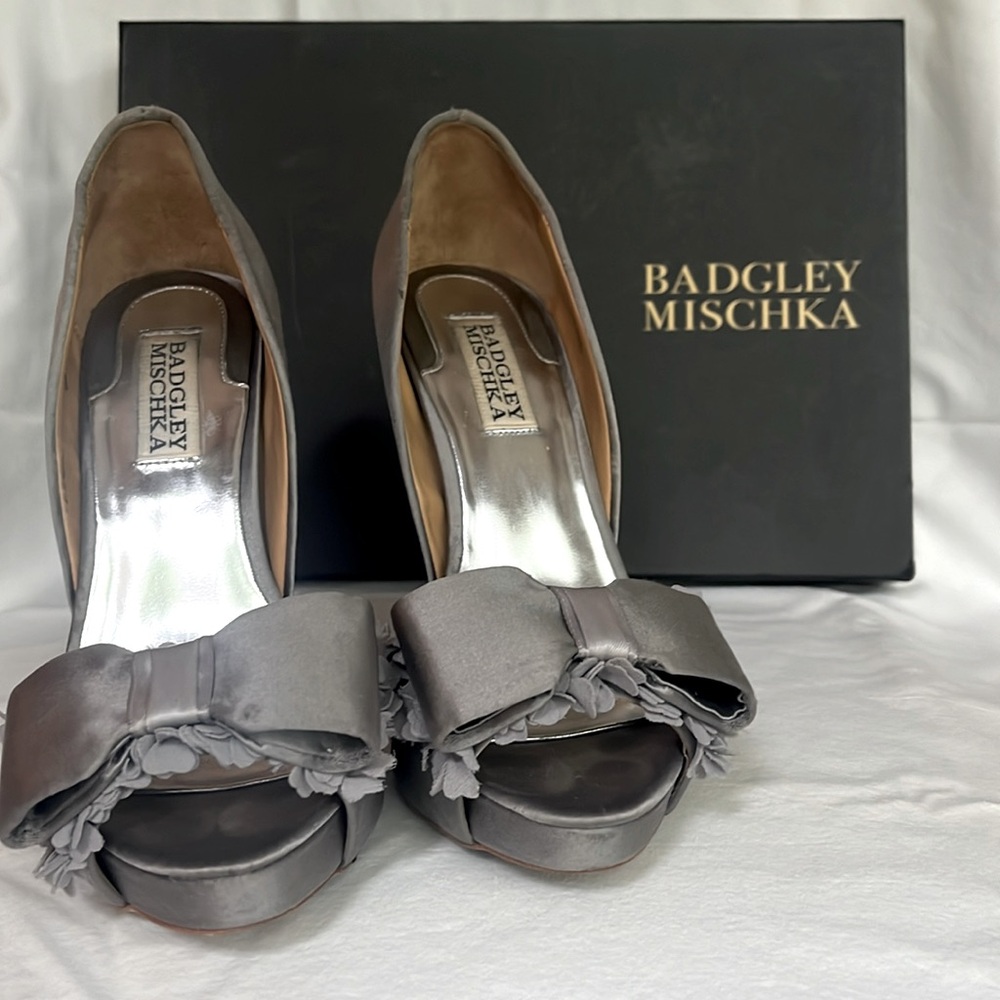 BADGLEY MISCHKA Lucie Pump Gray Satin Shoe